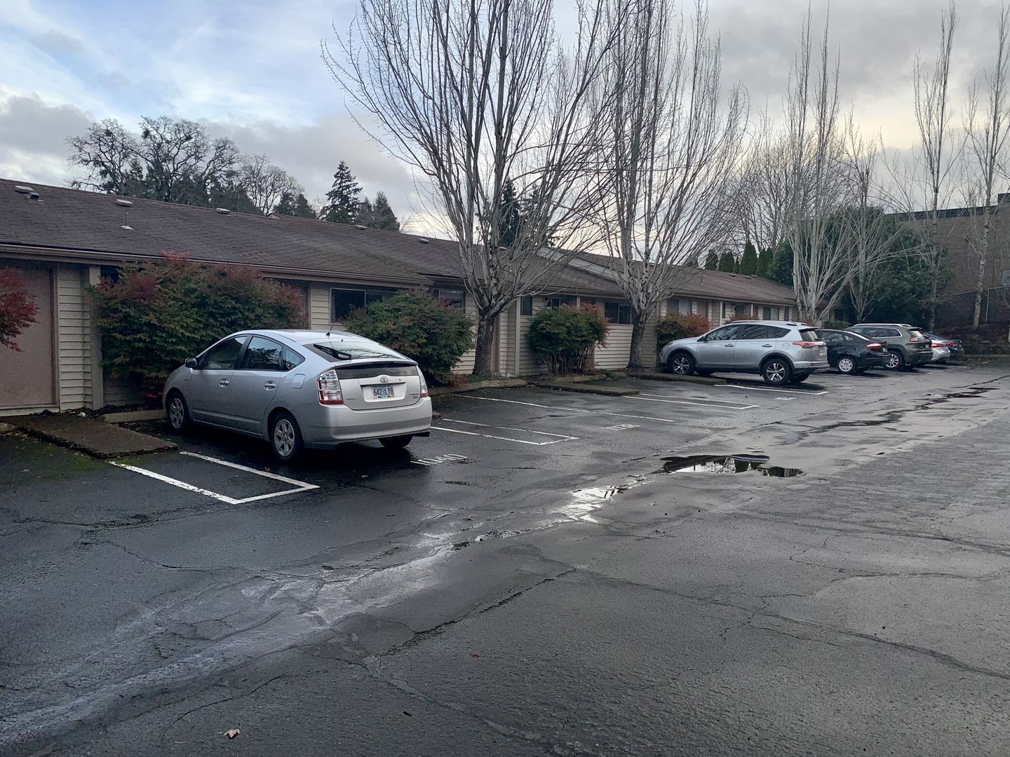 Salem Apartment: 1010 - 1040 Lansford Dr. SE