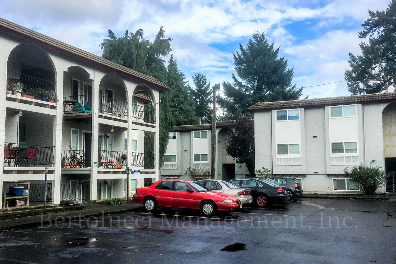 Keizer Apartment: 549-599 Greenwood Dr NE