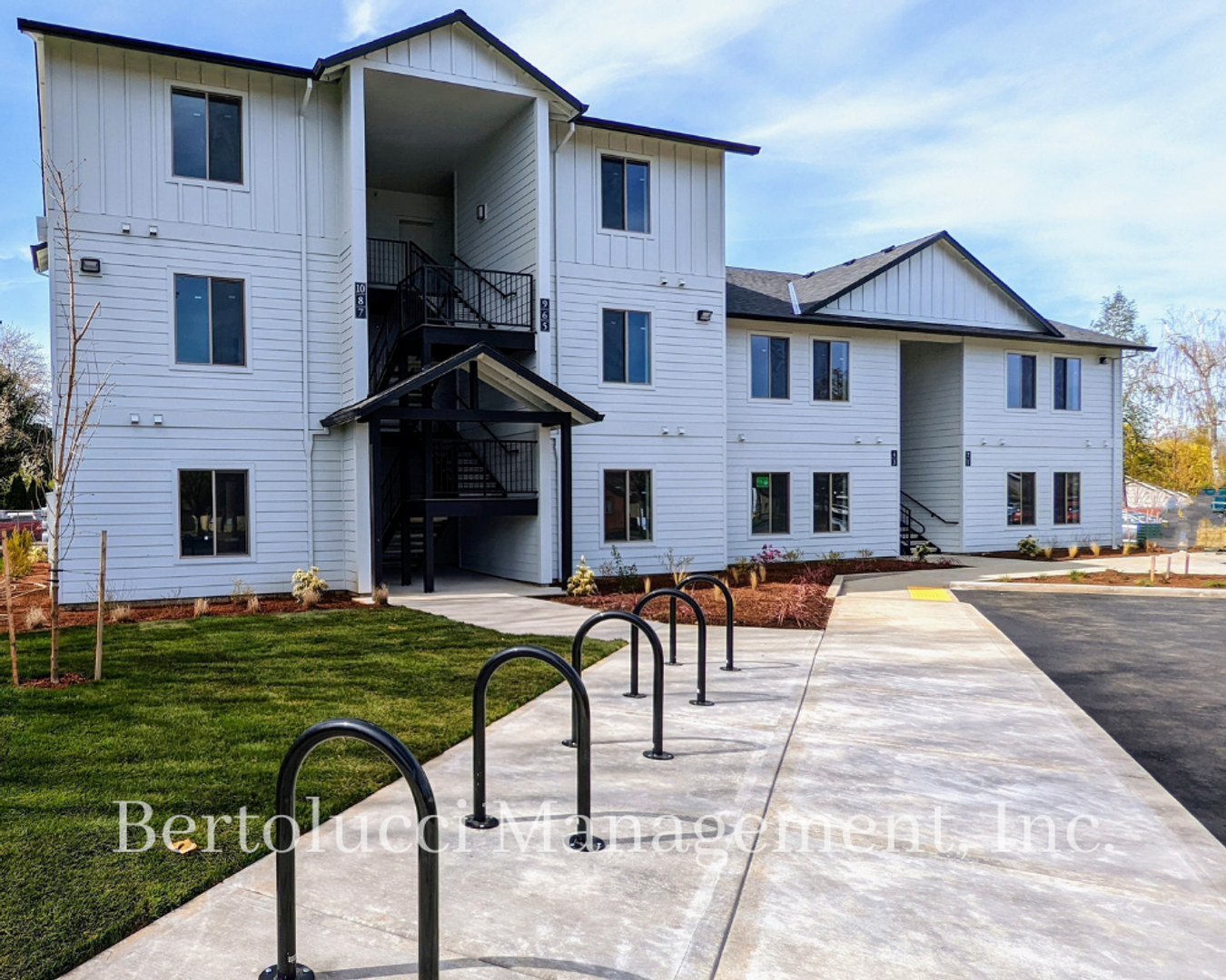 Woodburn Apartment: 1220 5th St. #1-10