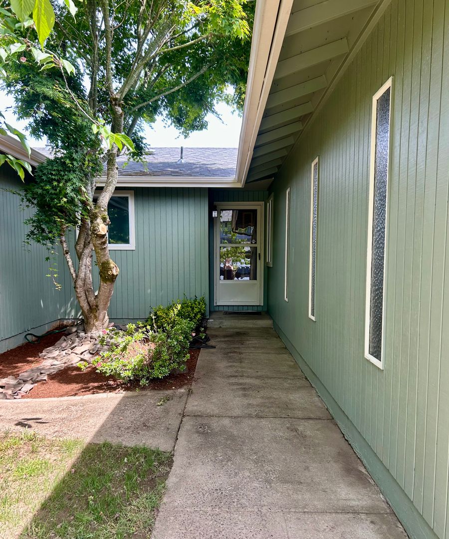 Keizer House: 6766 Fenwick Ct N