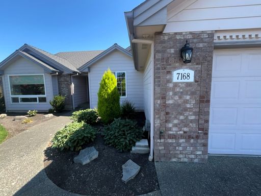 Single Level Three Bedroom Home- Keizer – photo 1