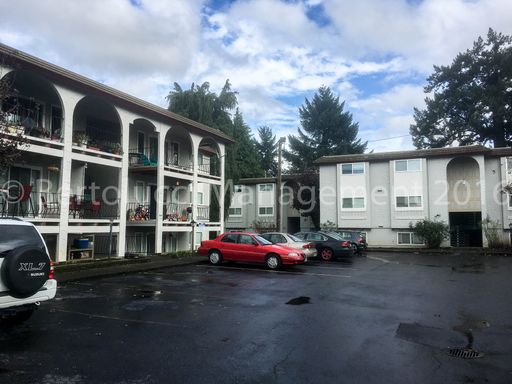 Three Bedroom Apartment w/ Separate Storage Closet - RENT SPECIAL!! – photo 1
