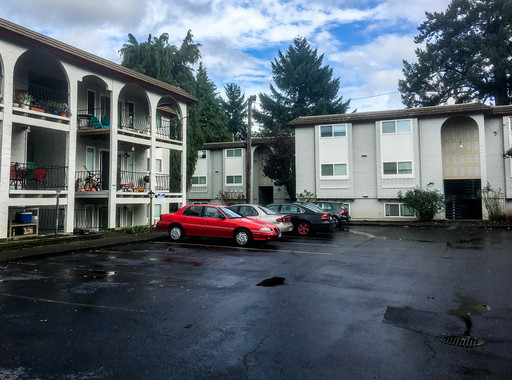 Spacious Apartment in Keizer with Separate Storage Closet - RENT SPECIAL!! – photo 1