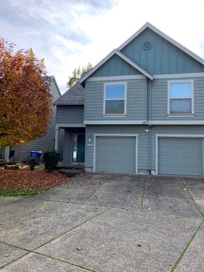 Spacious Duplex w/ Central Air and W/D Included – photo 1