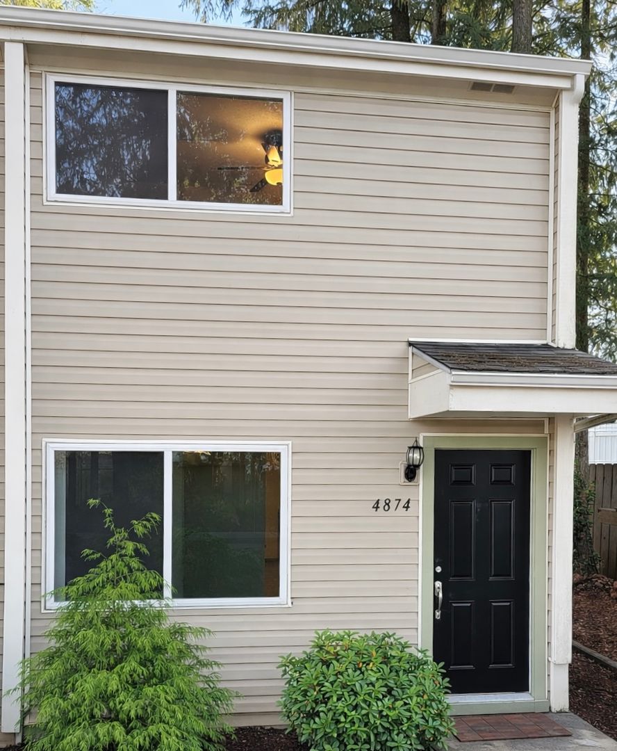 Salem Apartment: 4870-4874 Sunnyside Rd SE #11894