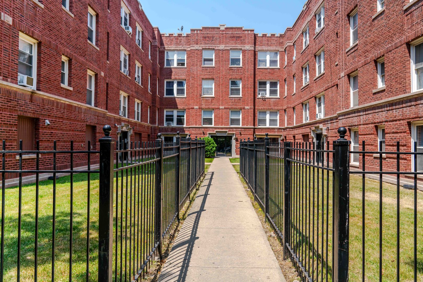 Chicago Apartment: 4730 - 4744 N. Whipple St