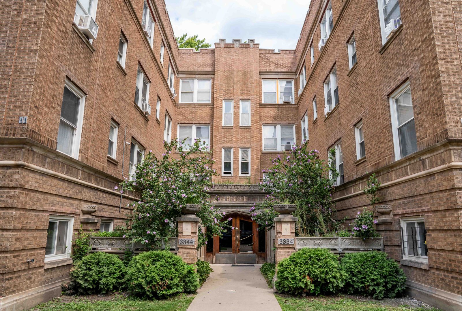 Chicago Apartment: 3334-3344 W. Ainslie St.