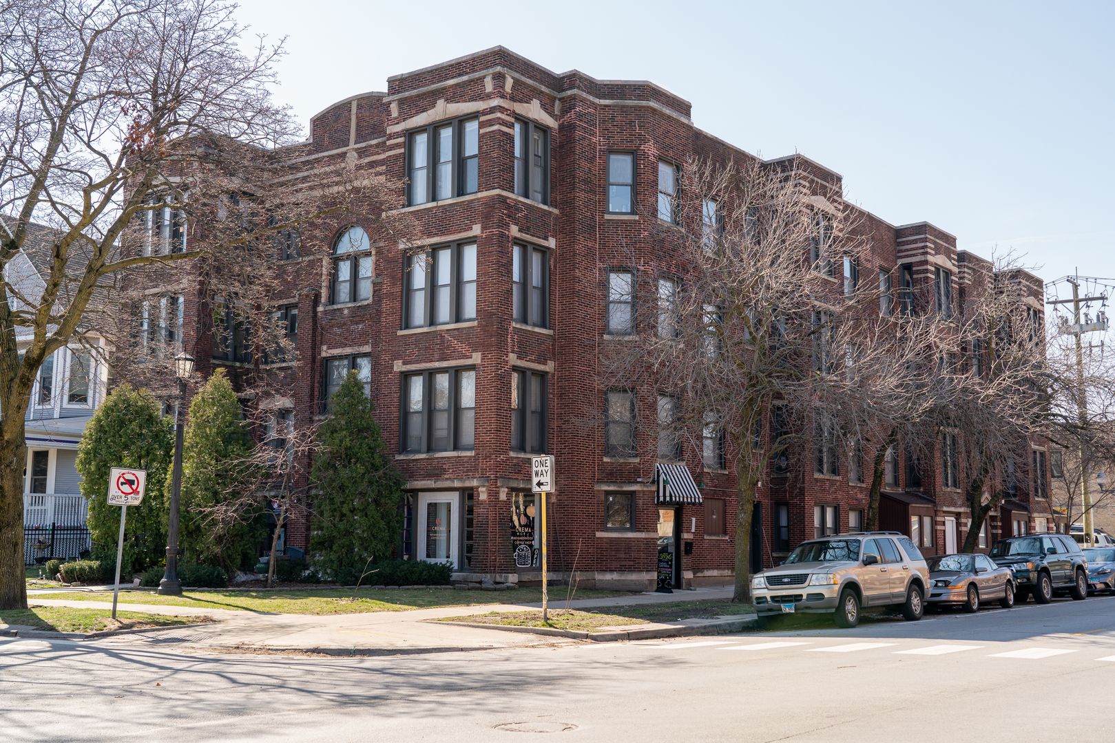 Chicago Apartment: 4556-4558 N. Dover St