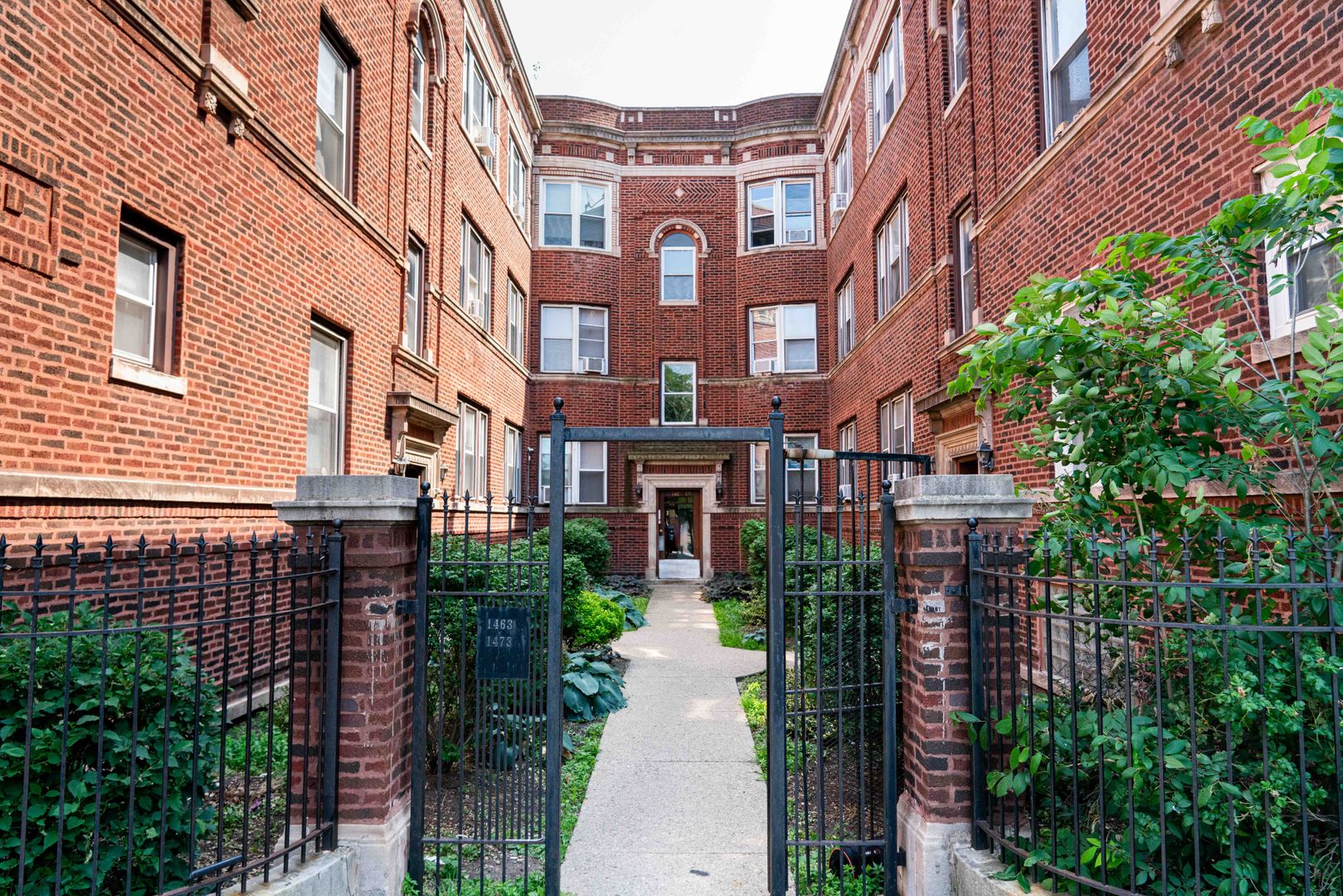Chicago Apartment: 4751-4761 N. Clark St