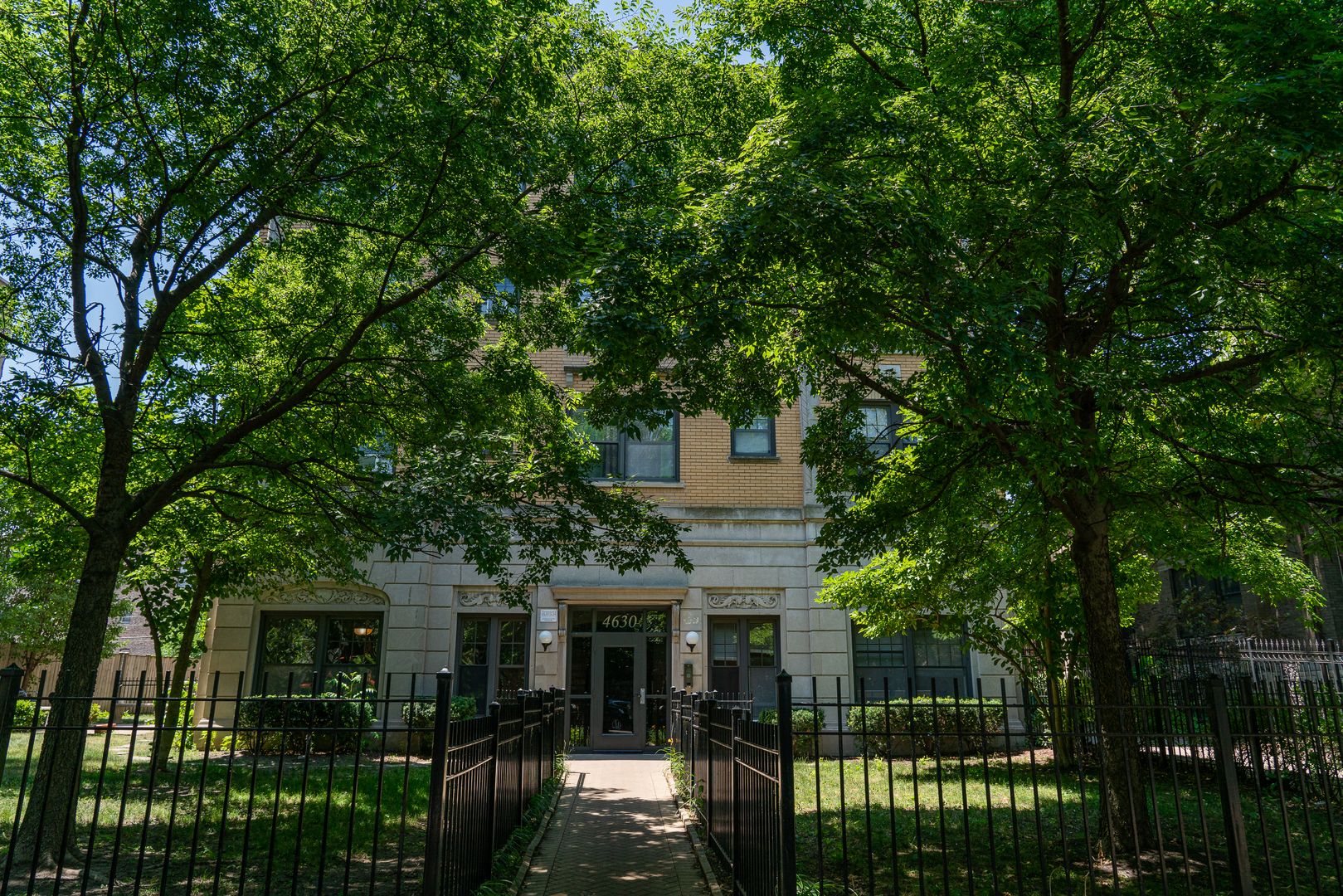 Chicago Apartment: 4630-4632 N. Beacon St