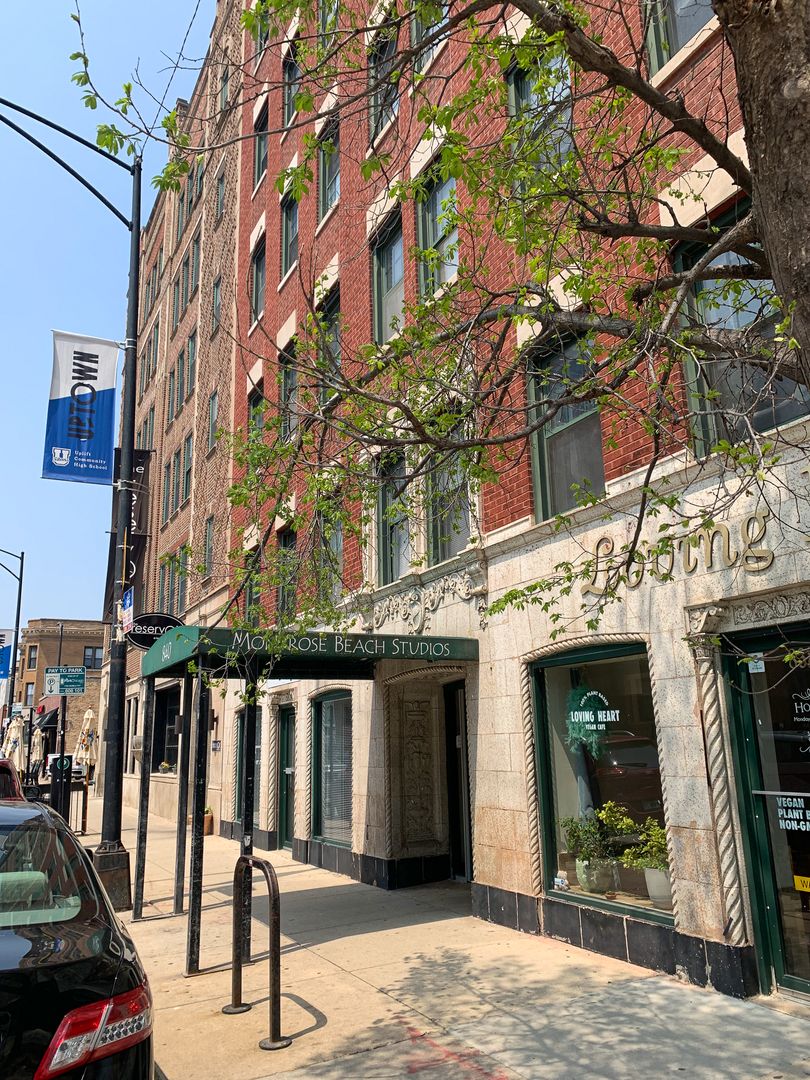 Chicago Apartment: 840 W. Montrose Ave