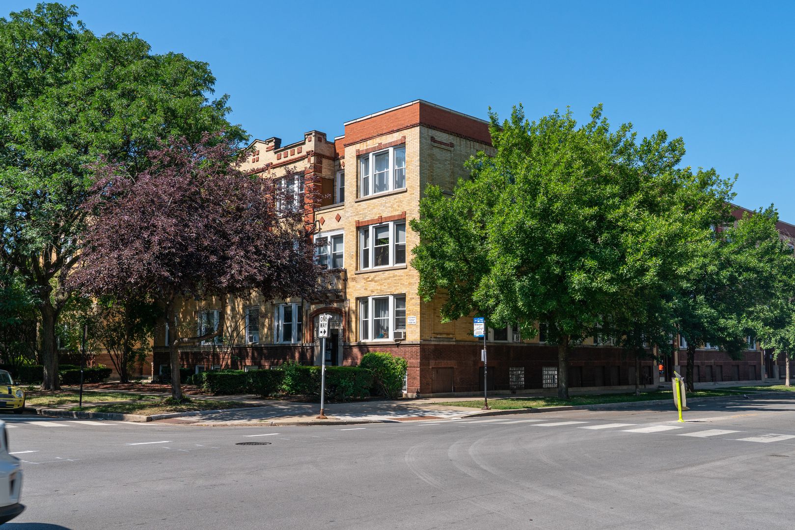 Chicago Apartment: 1945-1955 W. Montrose Ave