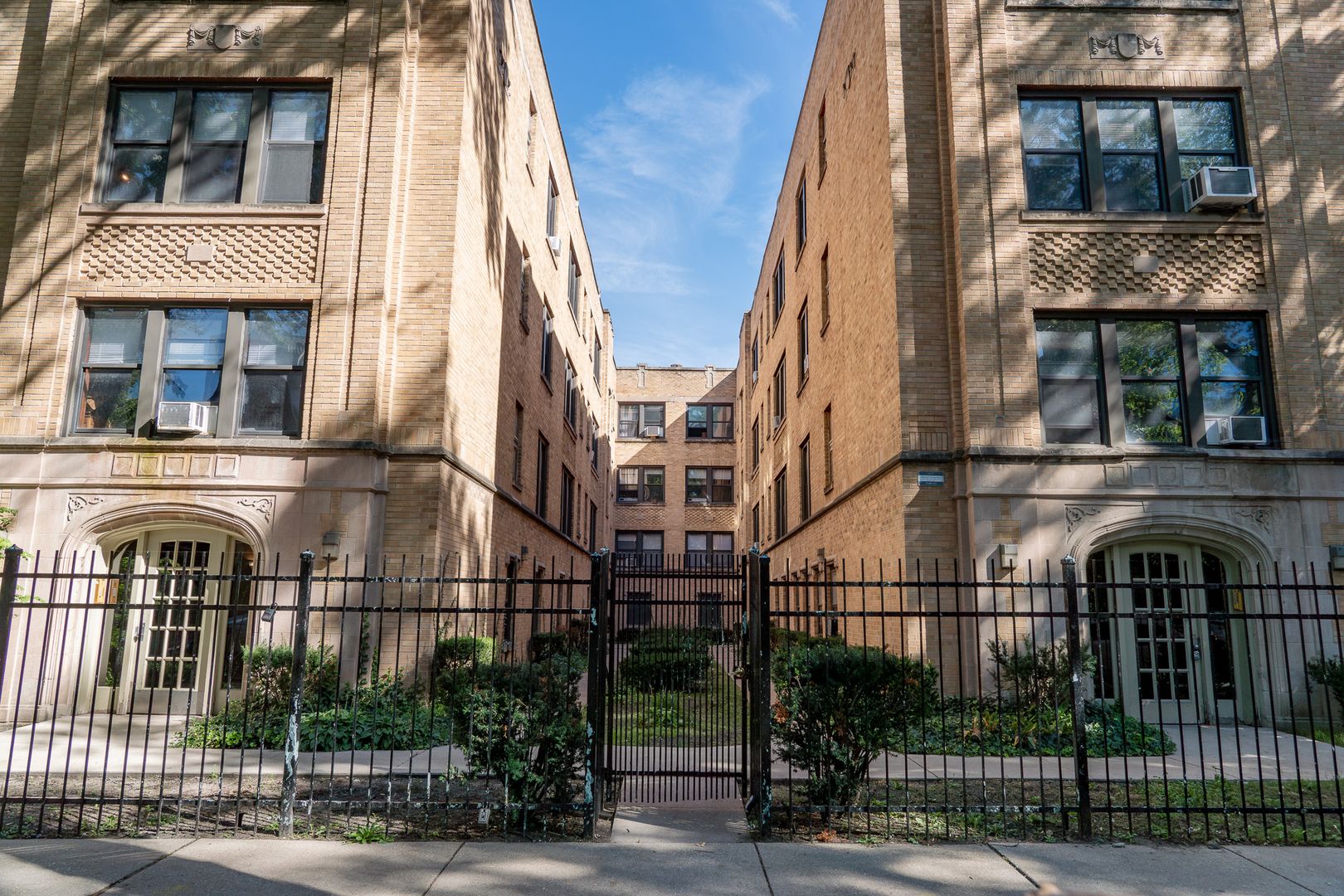 Chicago Apartment: 1228-1234 W. Carmen Ave