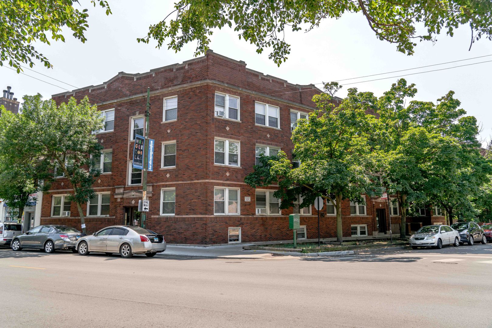 Chicago Apartment: 3852-3856 N. Clark St