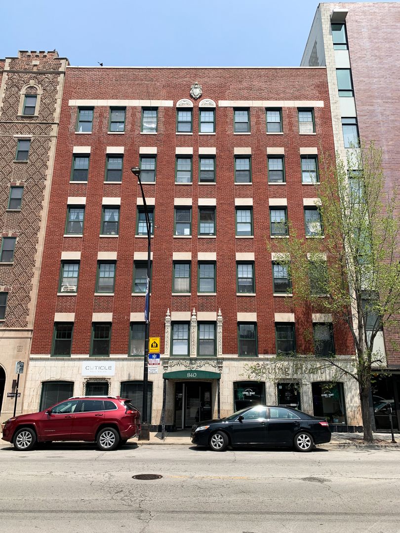 Chicago Apartment: 840 W. Montrose Ave