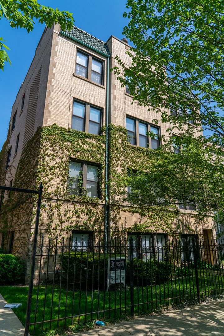 Chicago Apartment: 3643-3645 N. Greenview Ave