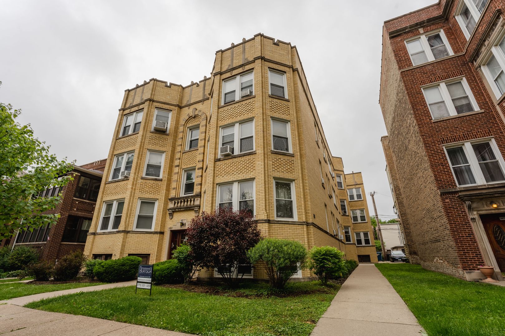 Chicago Apartment: 4421-4425 N. Rockwell St