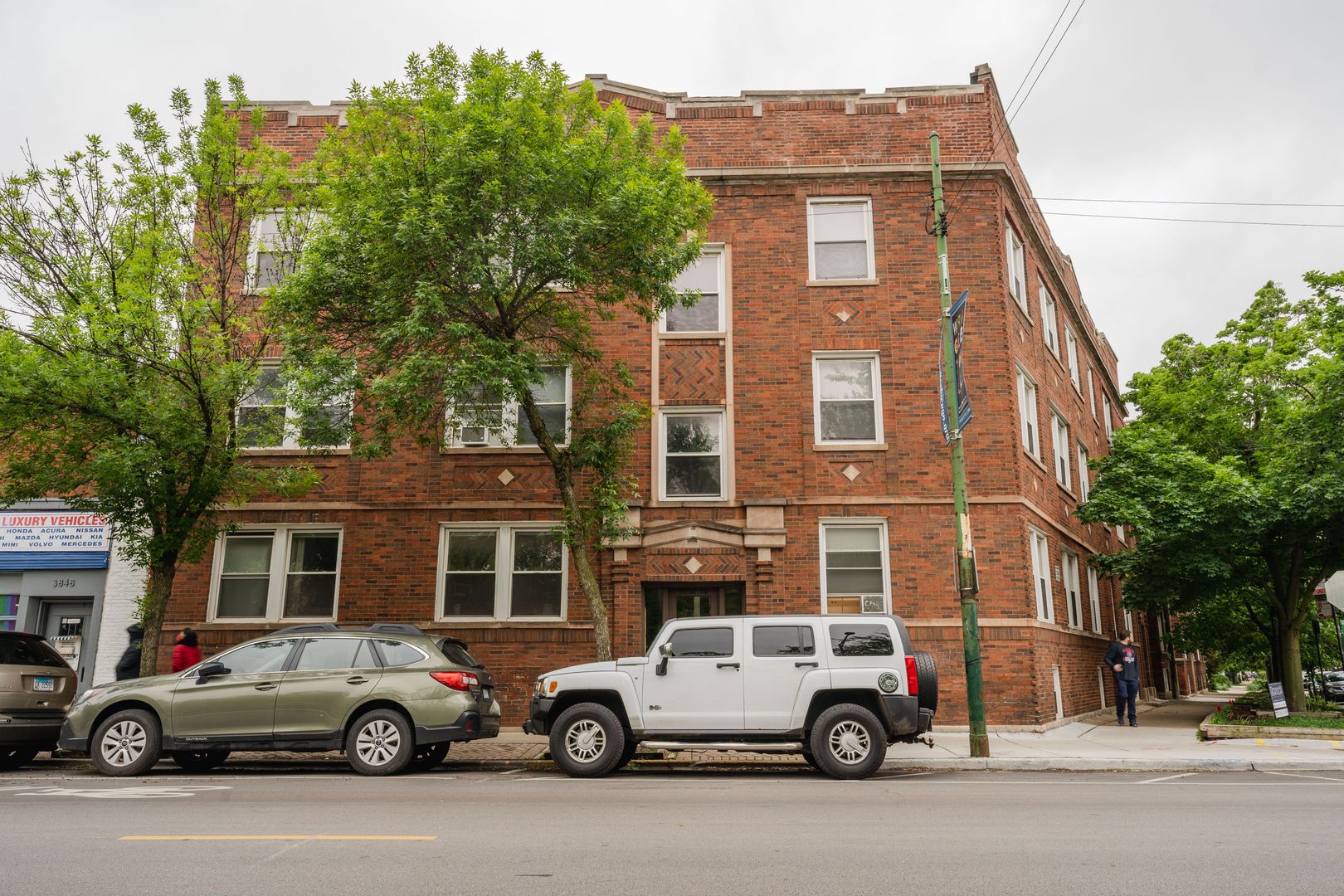 Chicago Apartment: 3852-3856 N. Clark St