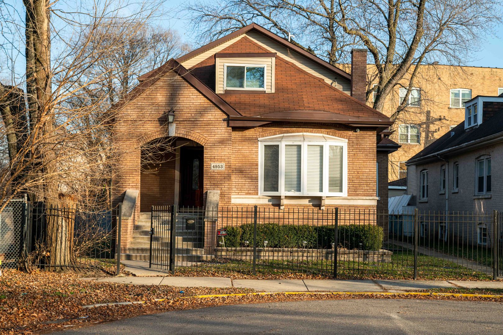 Chicago House: 4953 N Bernard