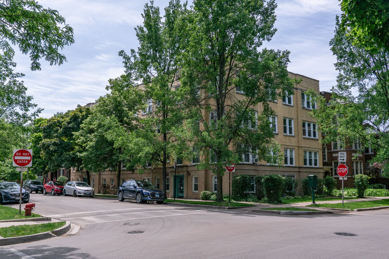 Chicago Apartment: 4542-4554 N. Maplewood Ave