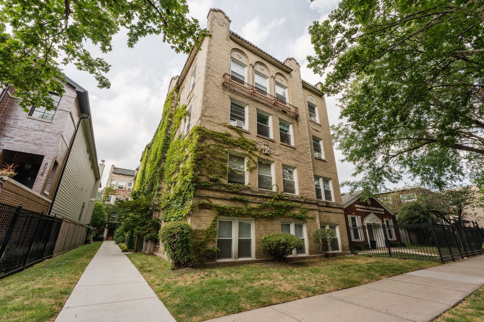 Chicago Apartment: 4028-4030 N. Paulina St