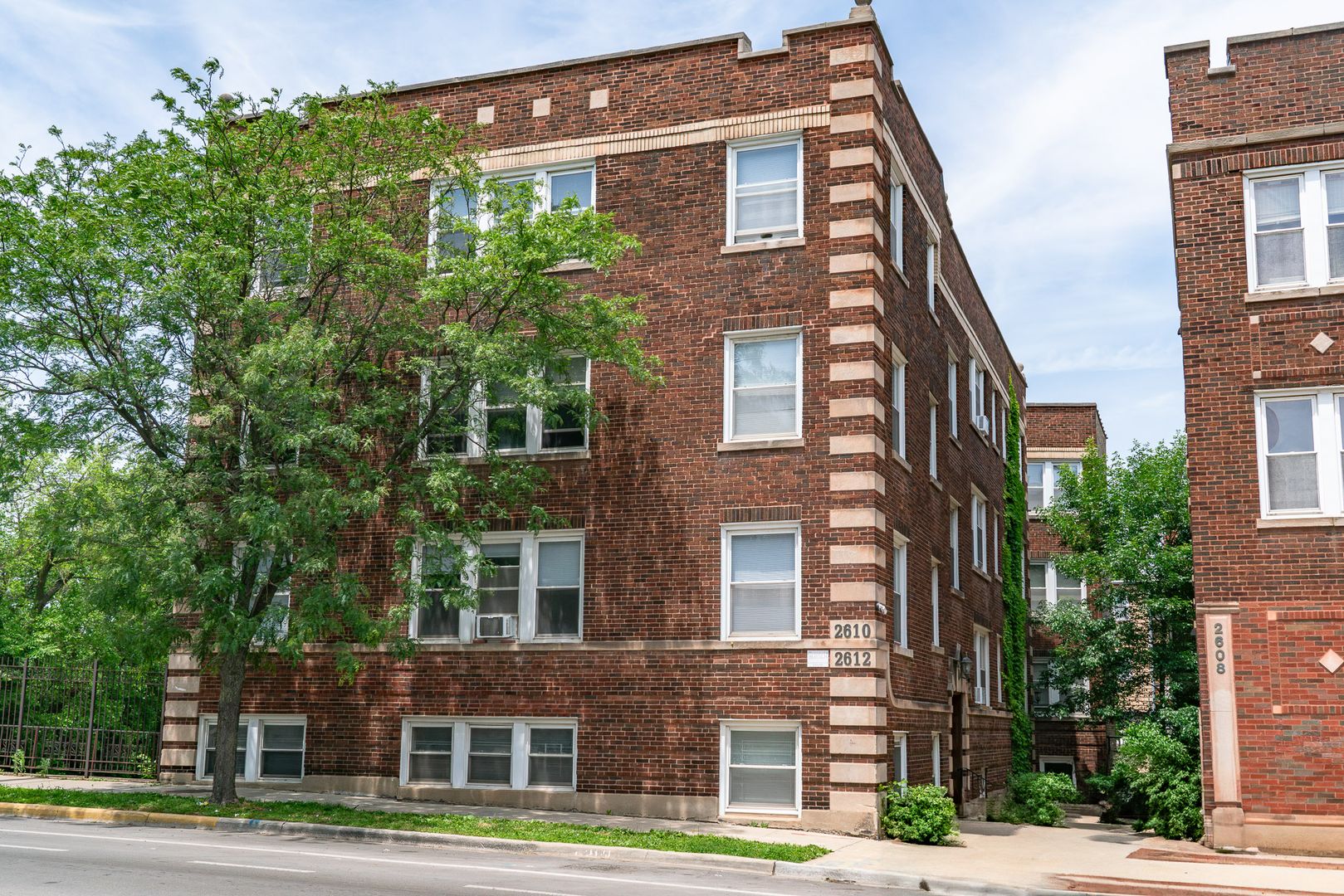Chicago Apartment: 2610-2612 W. Montrose Ave