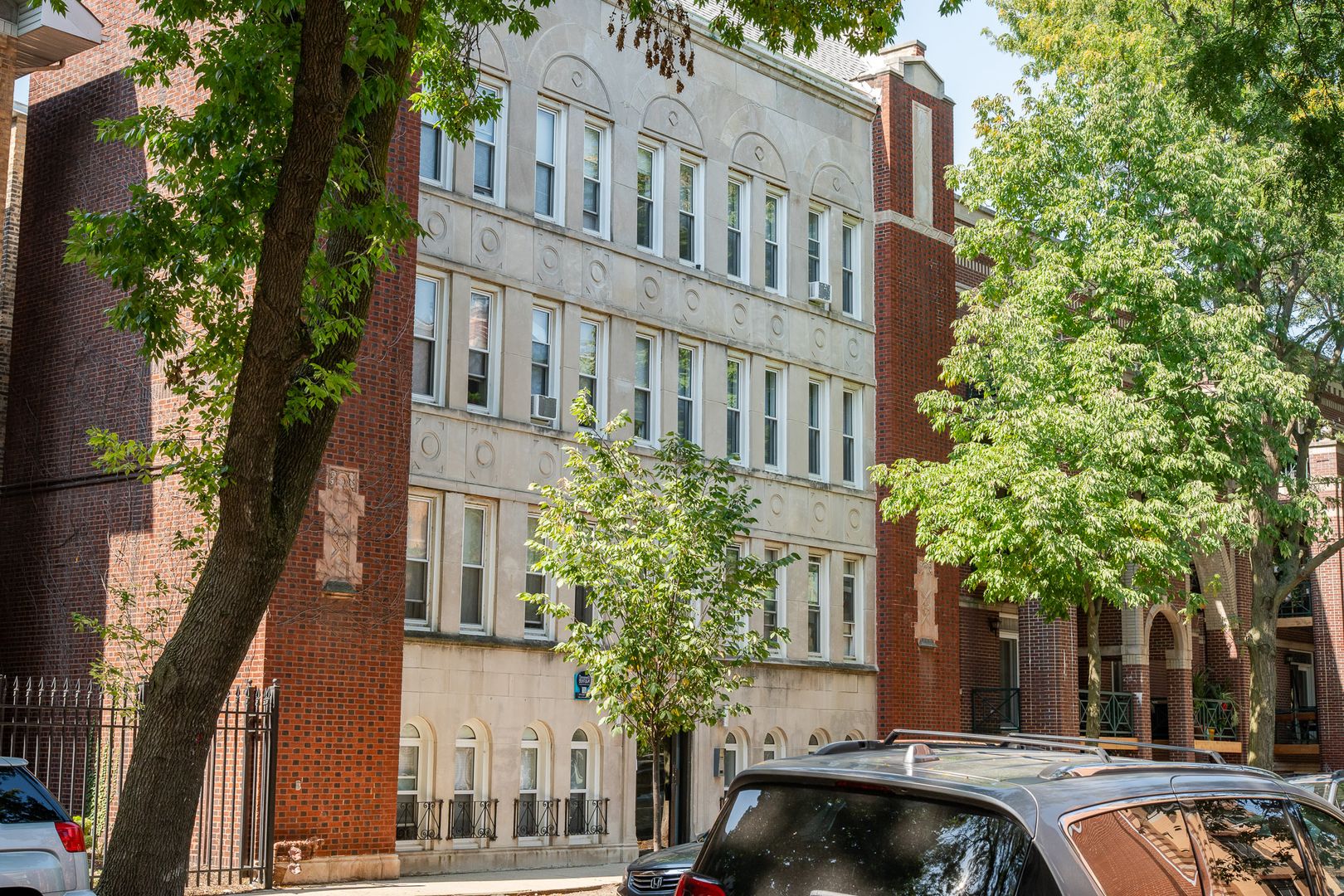 Chicago Apartment: 4070 N Kenmore Ave