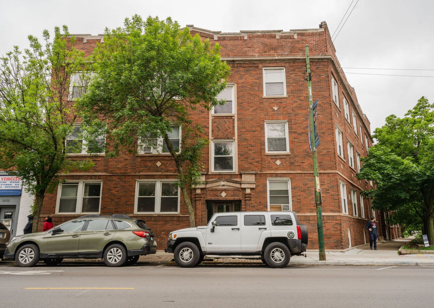 Chicago Apartment: 3852-3856 N. Clark St