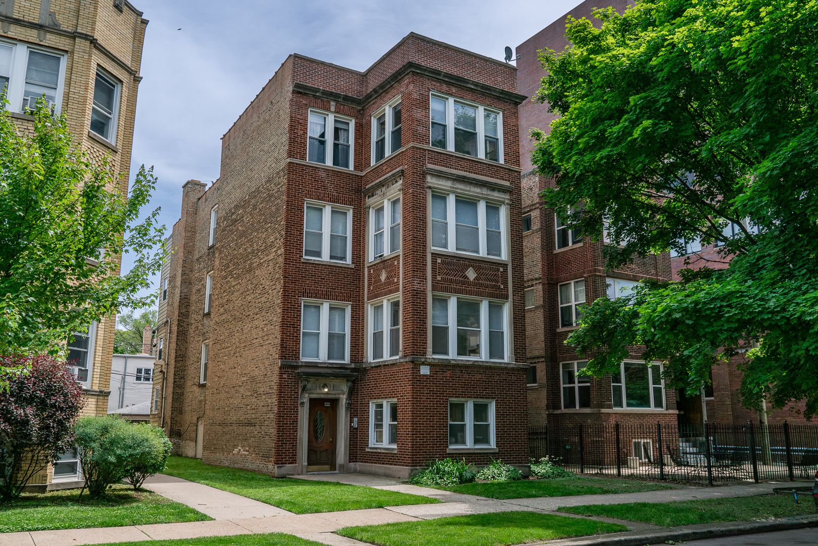 Chicago Apartment: 4419 N. Rockwell St