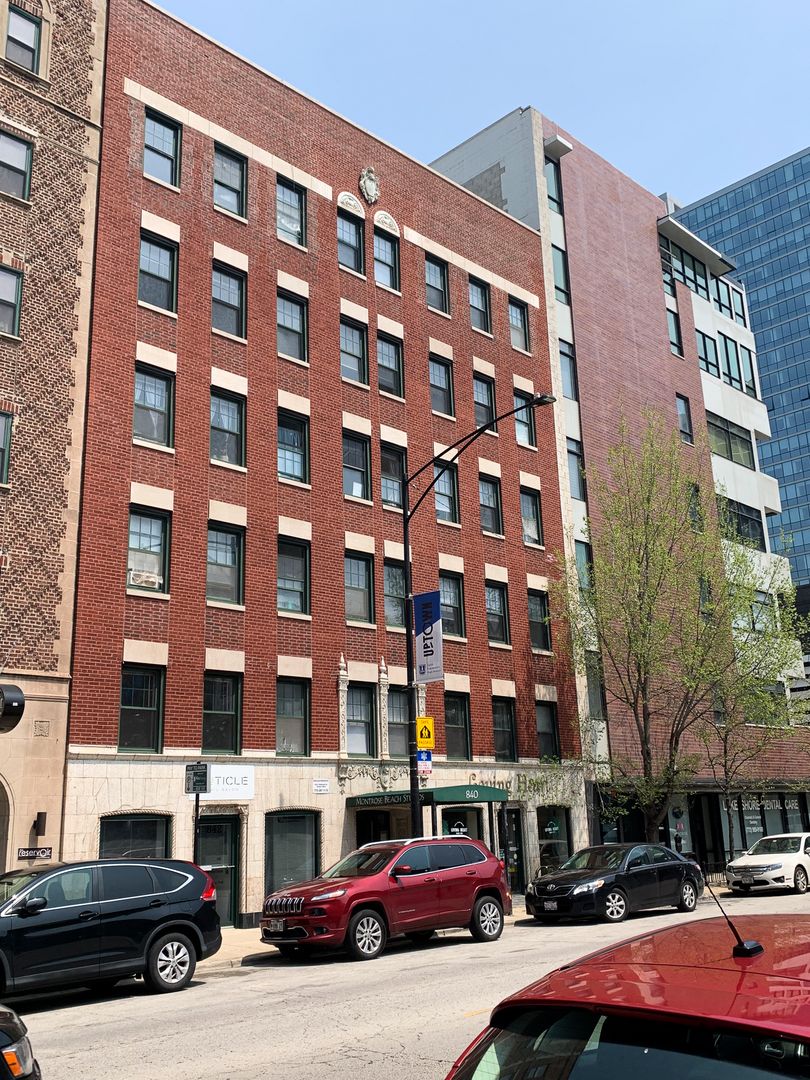 Chicago Apartment: 840 W. Montrose Ave