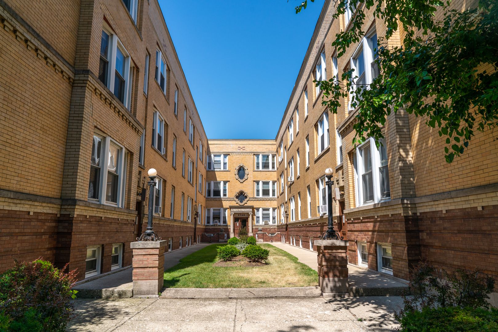 Chicago Apartment: 4344-4352 N. Winchester Ave