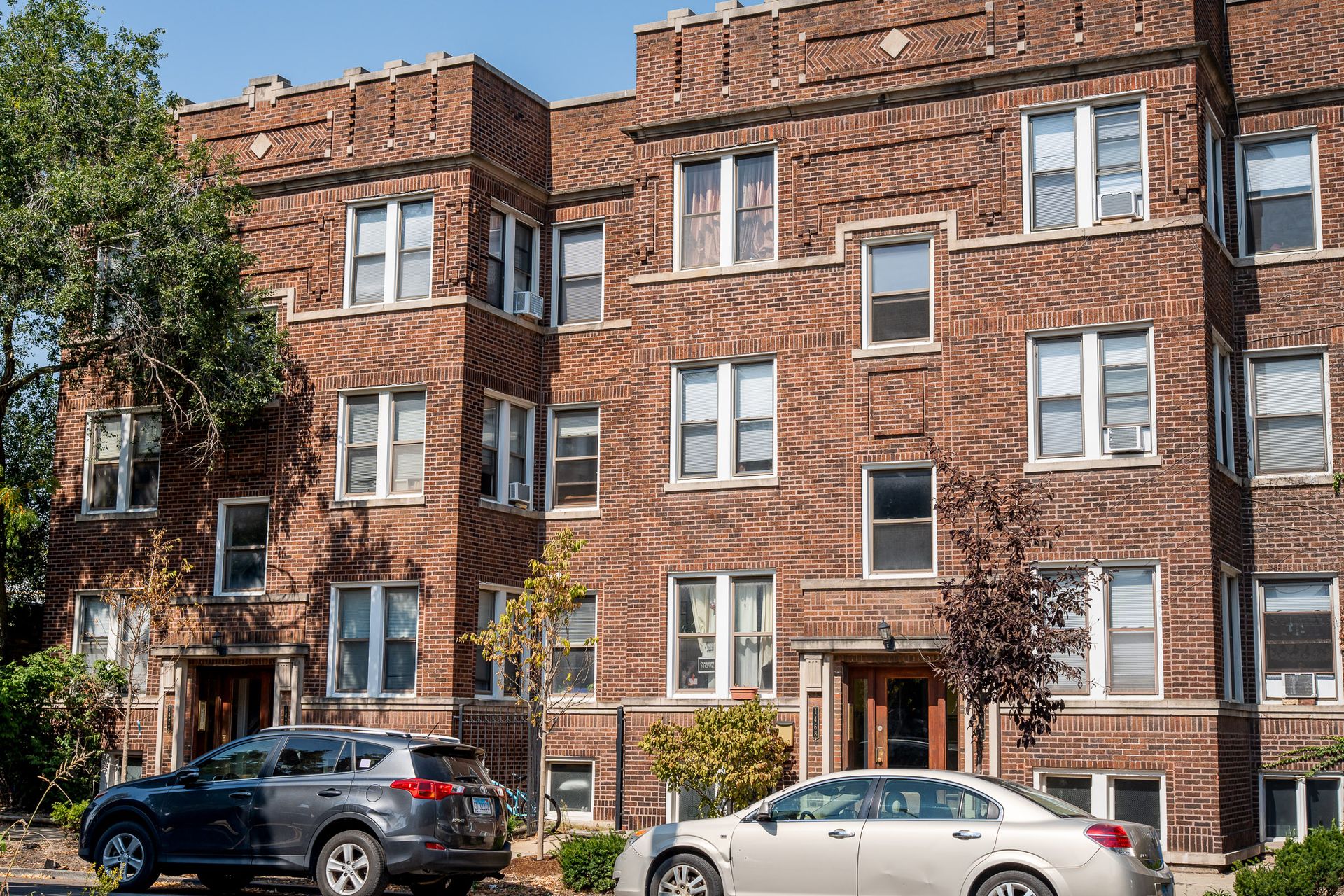 Chicago Apartment: 1466 W. Argyle St #2R
