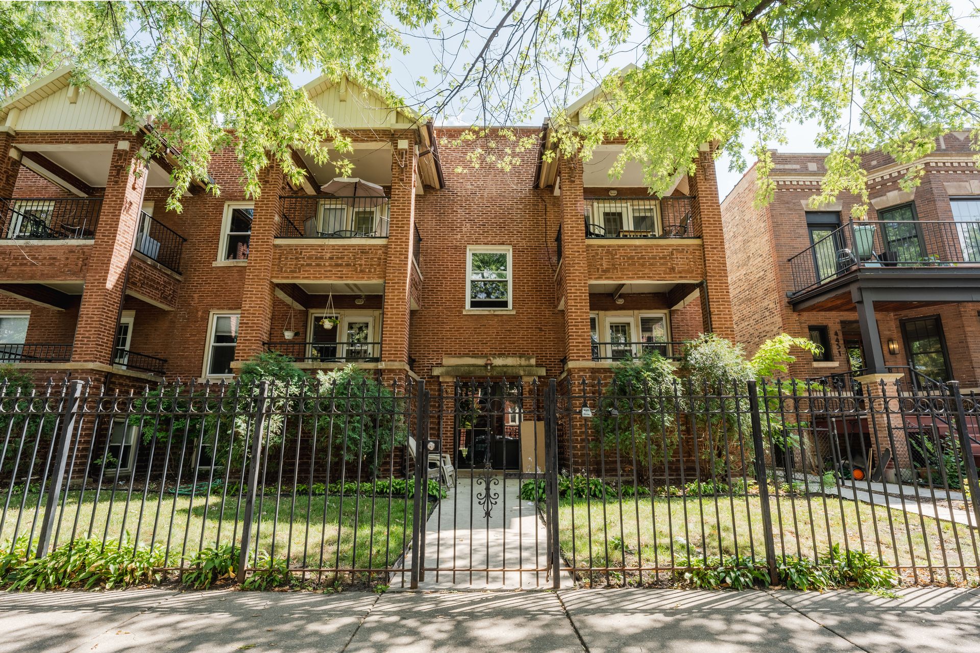 Chicago Apartment: 2457 W. Sunnyside #1