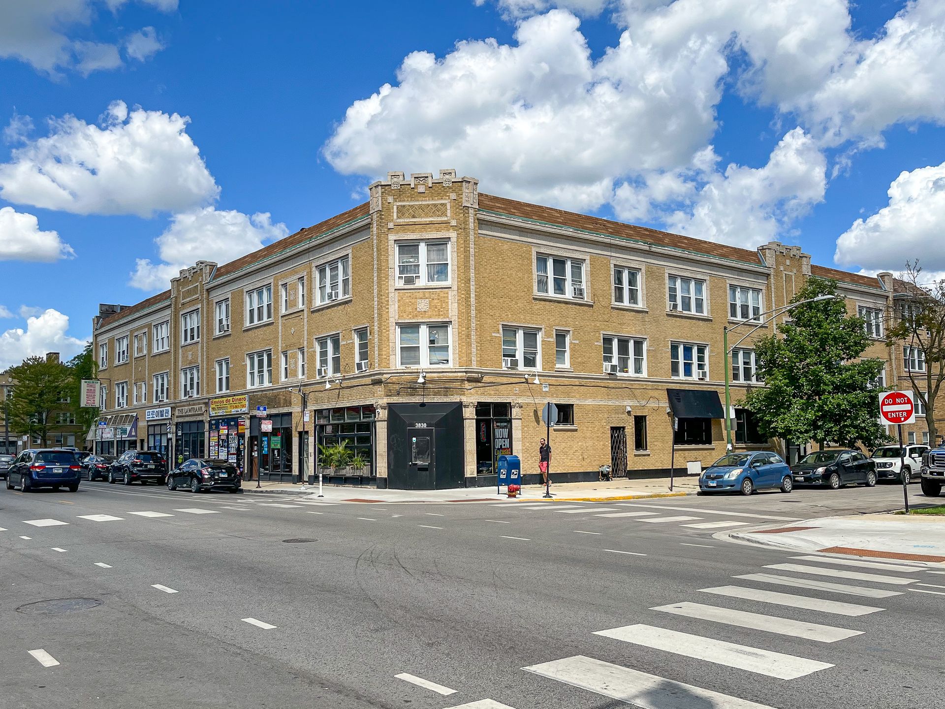 Chicago Apartment: 3836 W. Lawrence Ave., #204