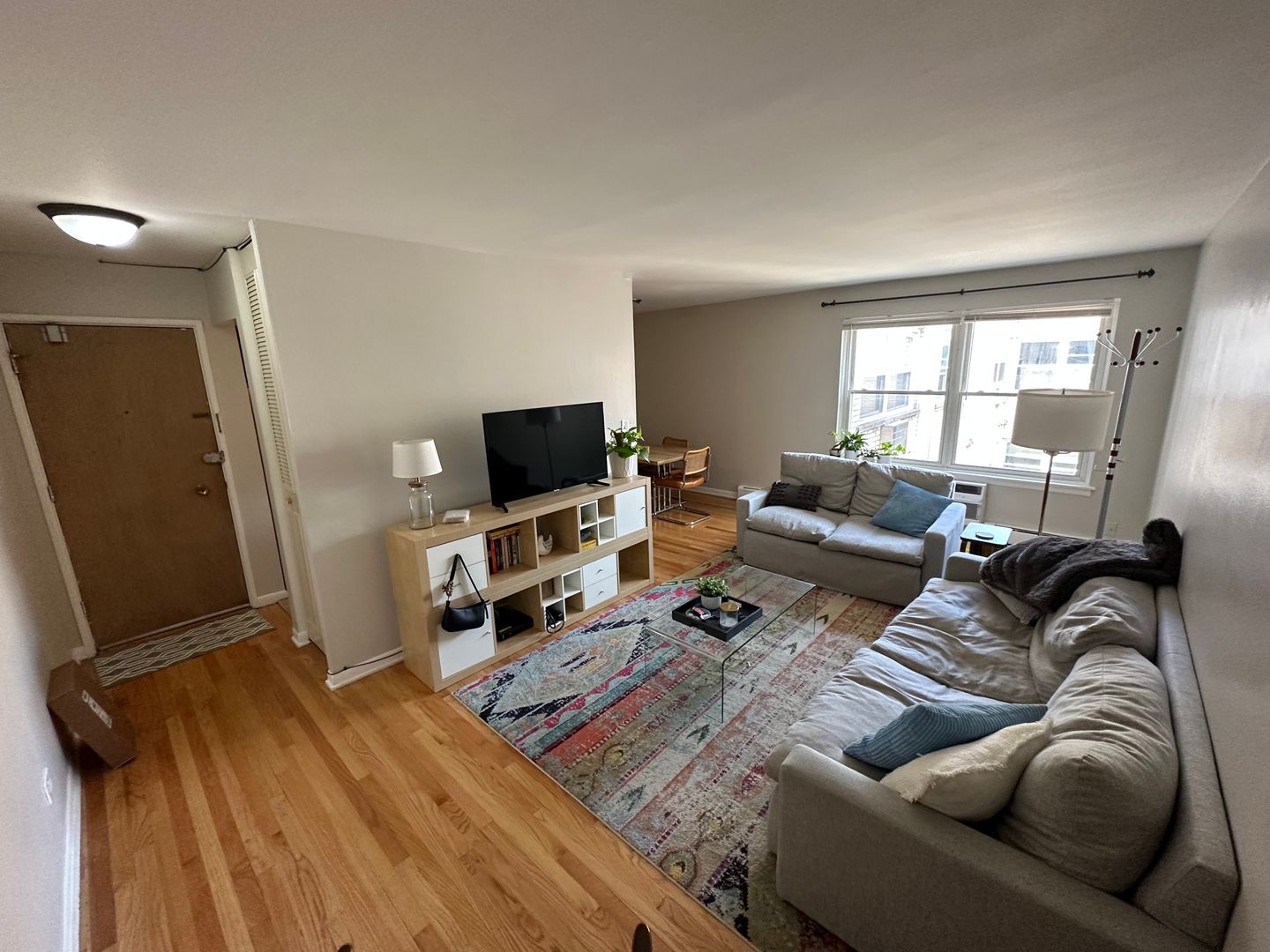 Chicago Apartment: 468 West Melrose St.