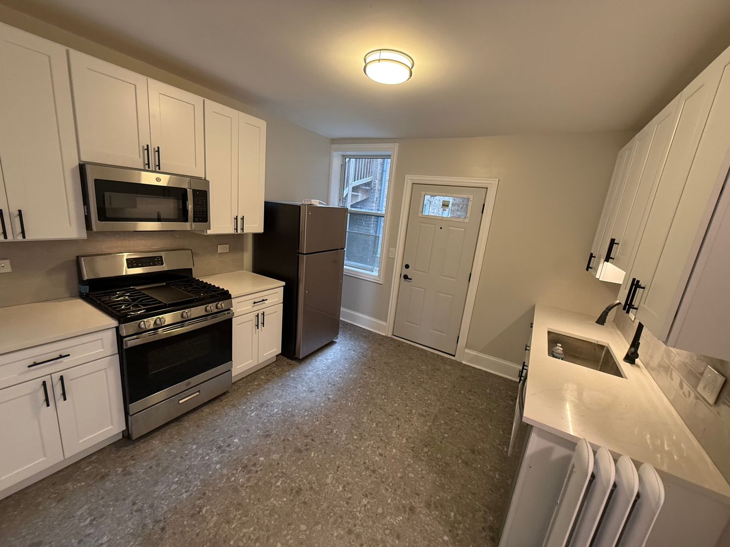 Chicago Apartment: 6414-6416-6418-6422-6424 N Richmond St.