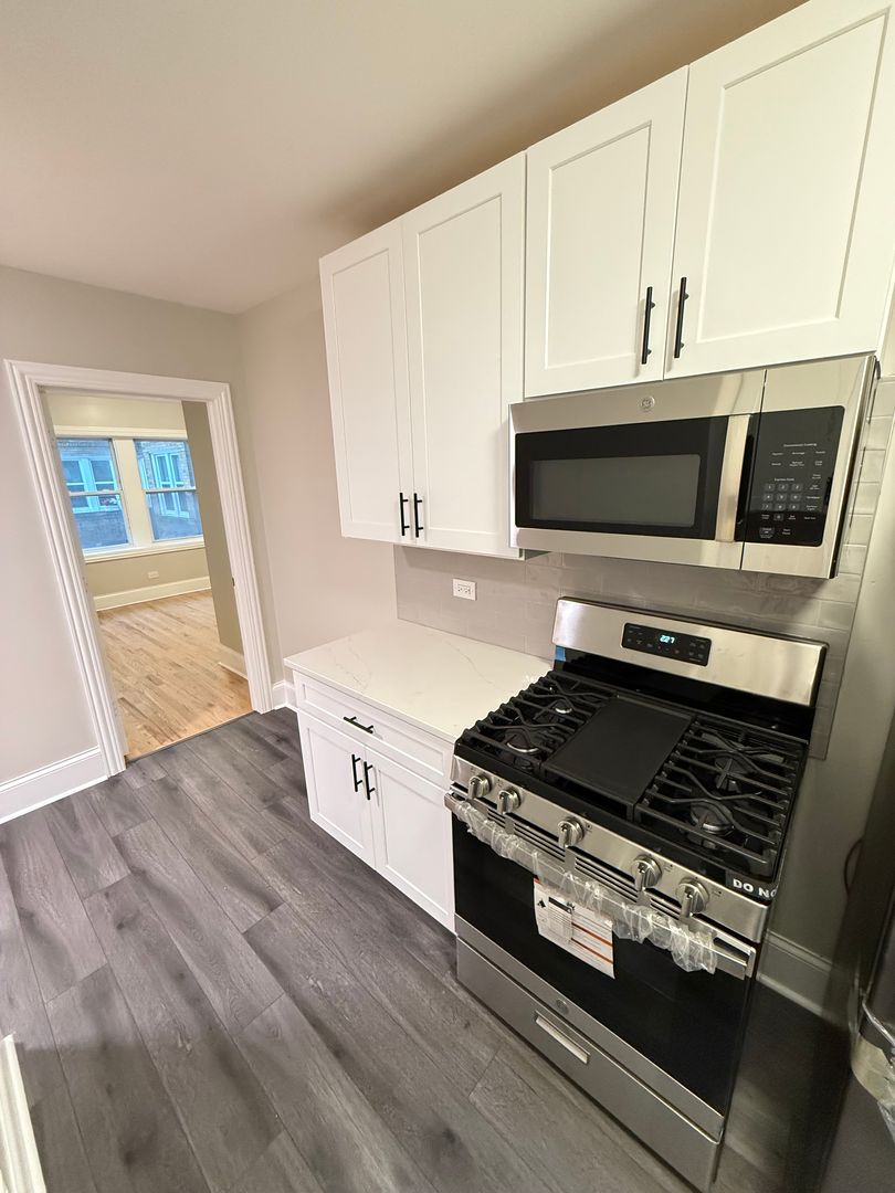 Chicago Apartment: 6428-6430-6432 N Richmond St.