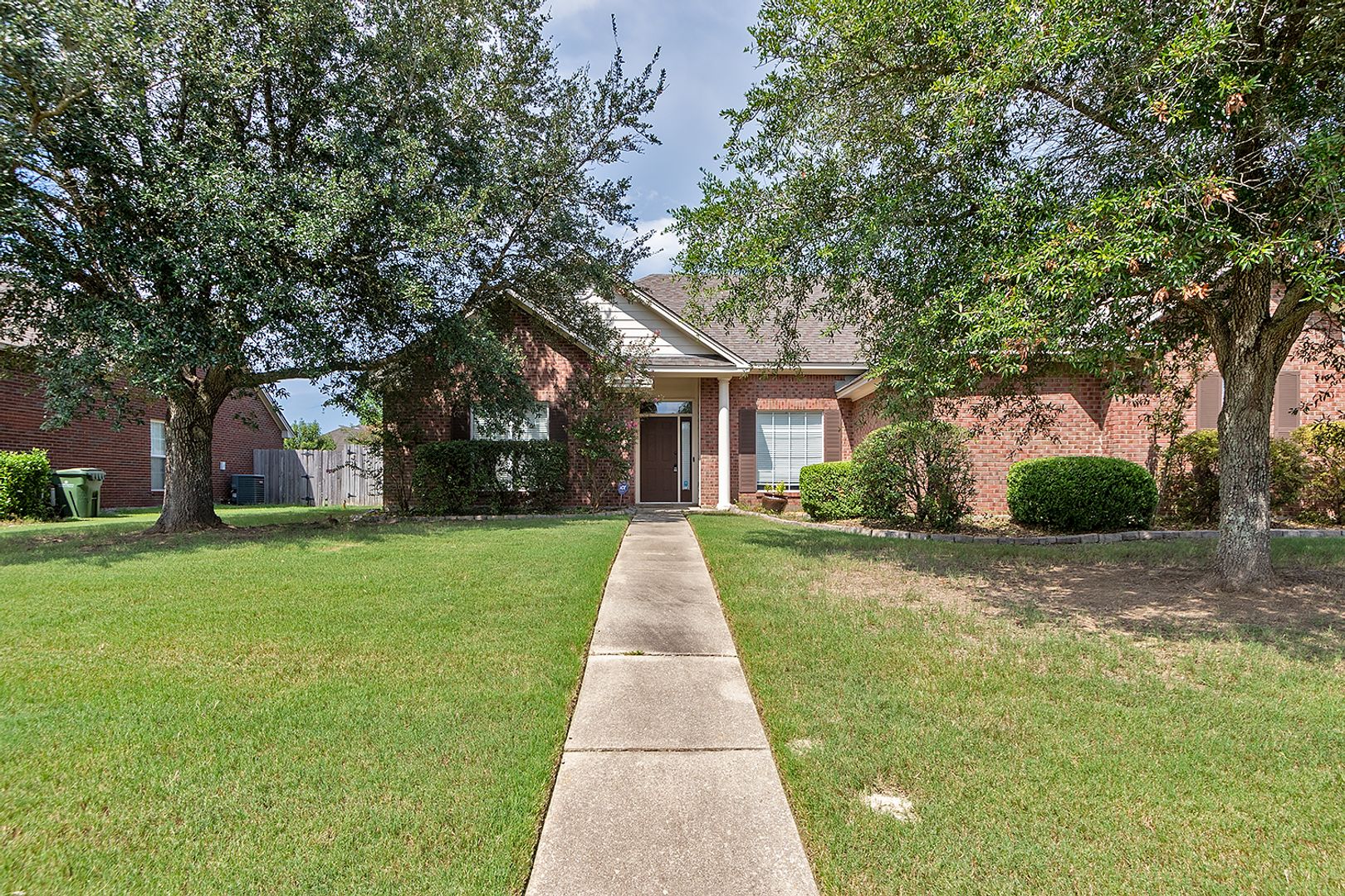 Montgomery House: 1149 Hallwood Lane