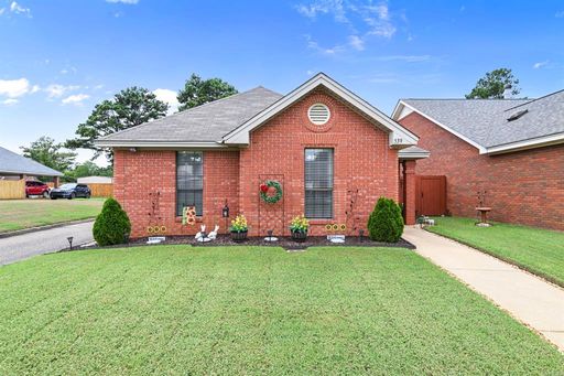 Prattville Rental available now! – photo 1
