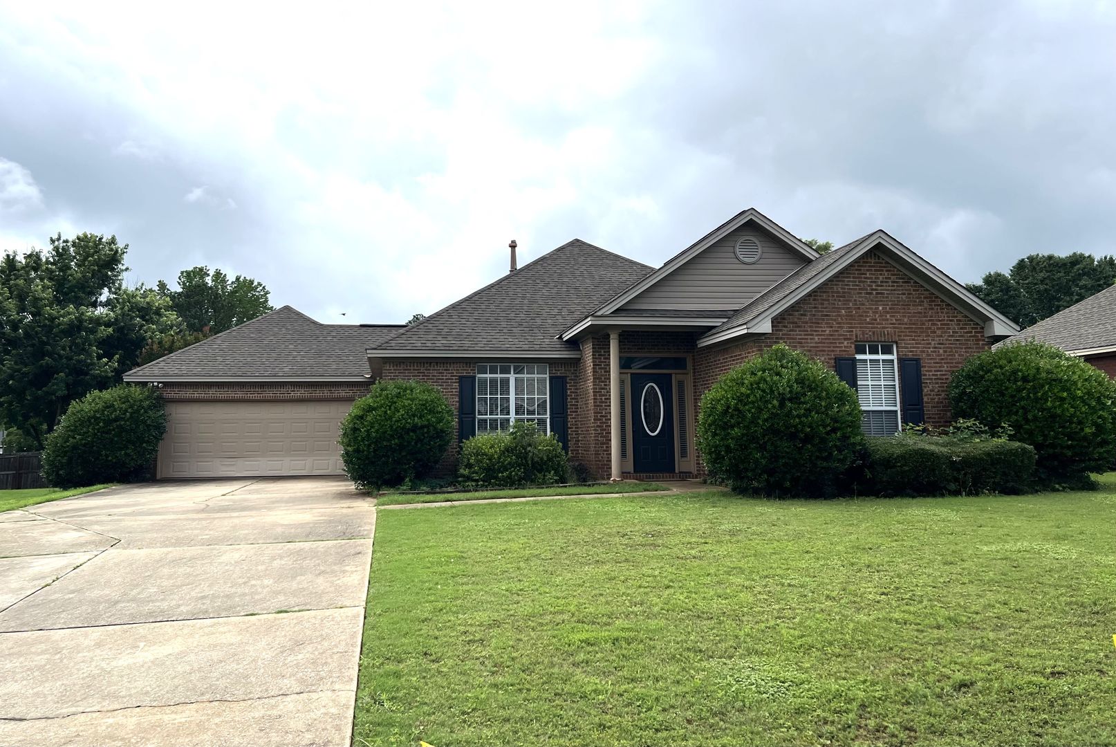Prattville House: 1314 Kingston Oaks Drive