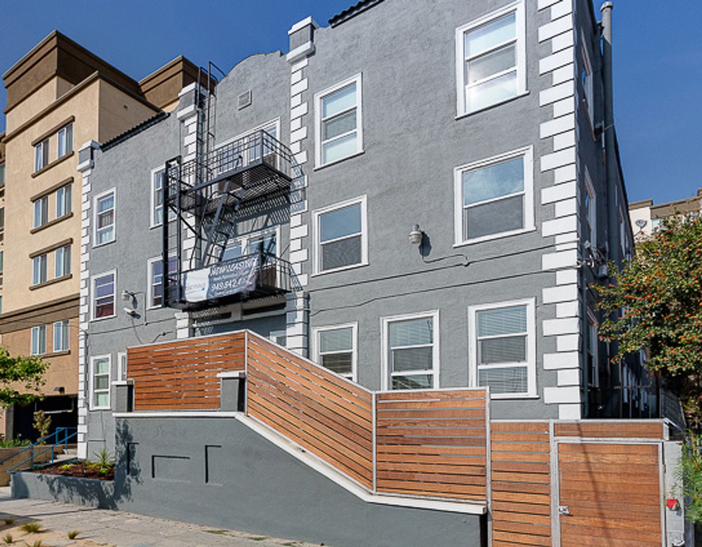 Los Angeles Apartment: 2921 Francis Ave.