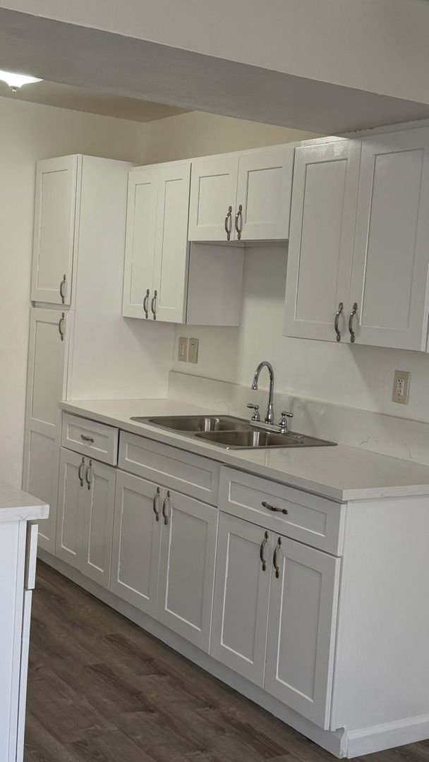 Van Nuys Apartment: 14837 Erwin St.