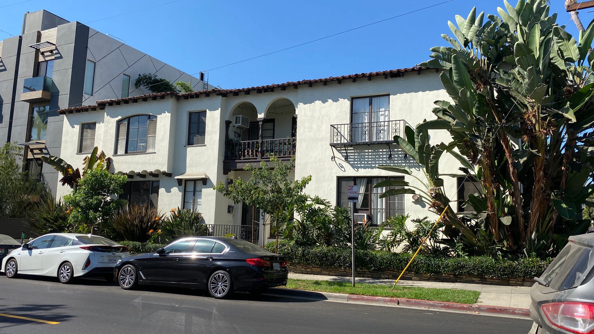 Los Angeles Apartment: 1355 N Gardner St.