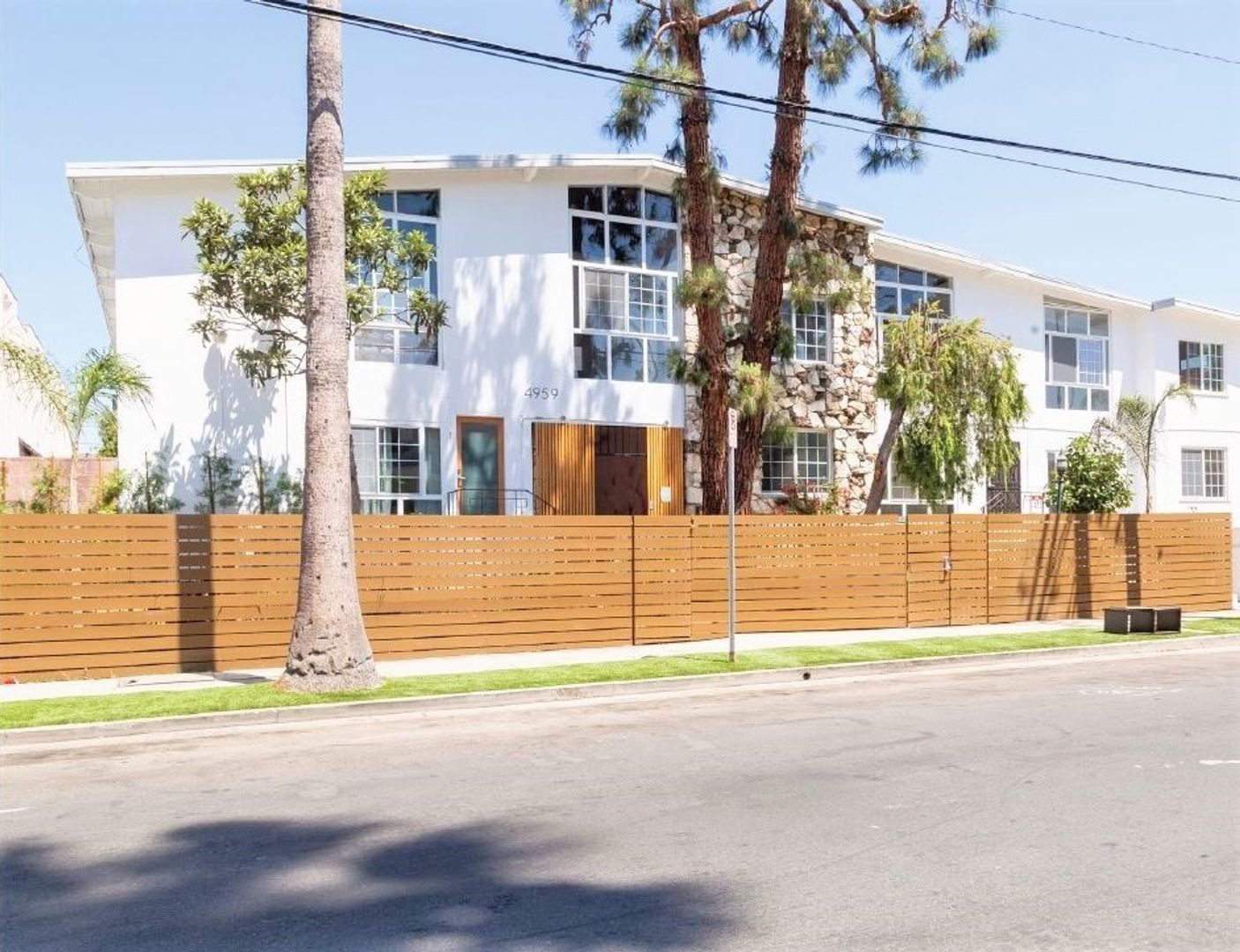 Los Angeles Apartment: 4959 Romaine Street