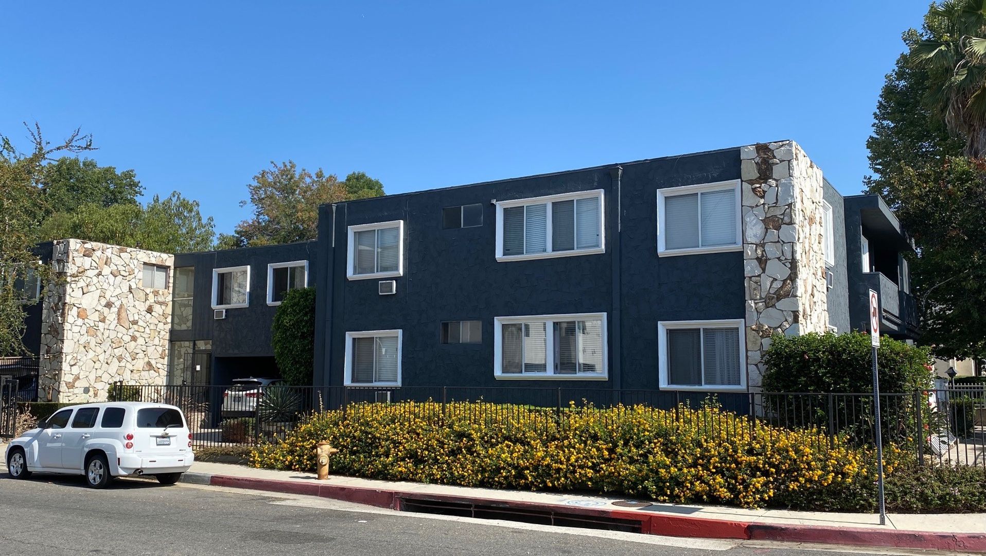 Van Nuys Apartment: 7305 Kester Ave.