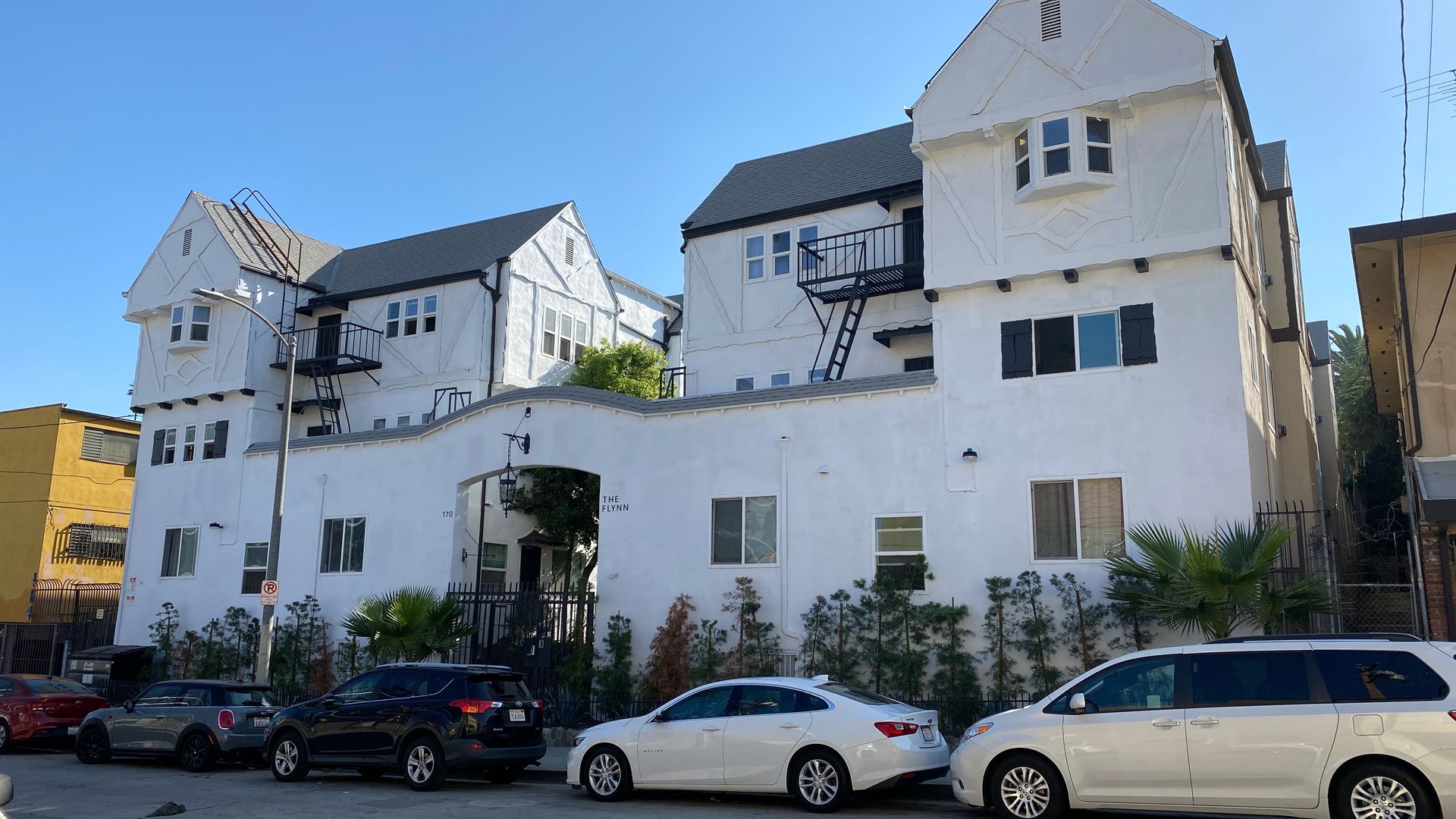 Los Angeles Apartment: 170 S Mountain View Ave.