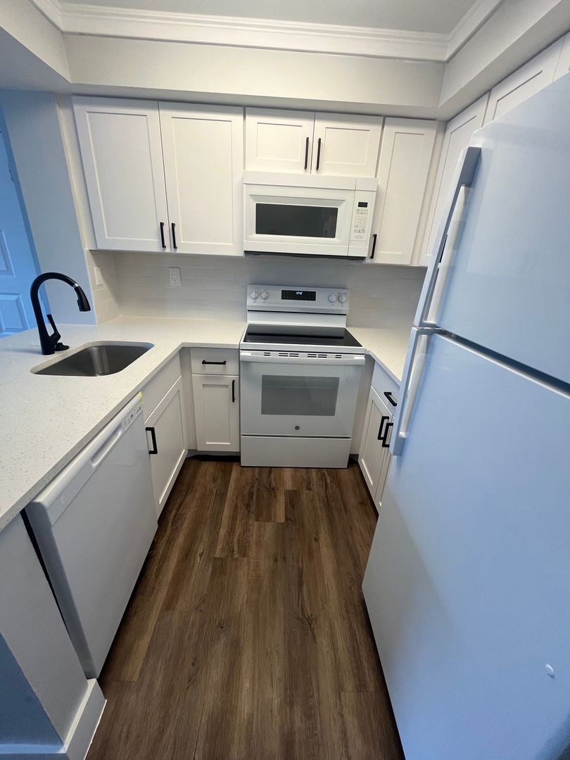 West Palm Beach Condo: 718 Executive Center Dr., #21