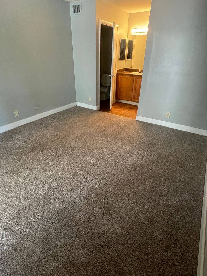 West Palm Beach Condo: 718 Executive Center Dr., #211