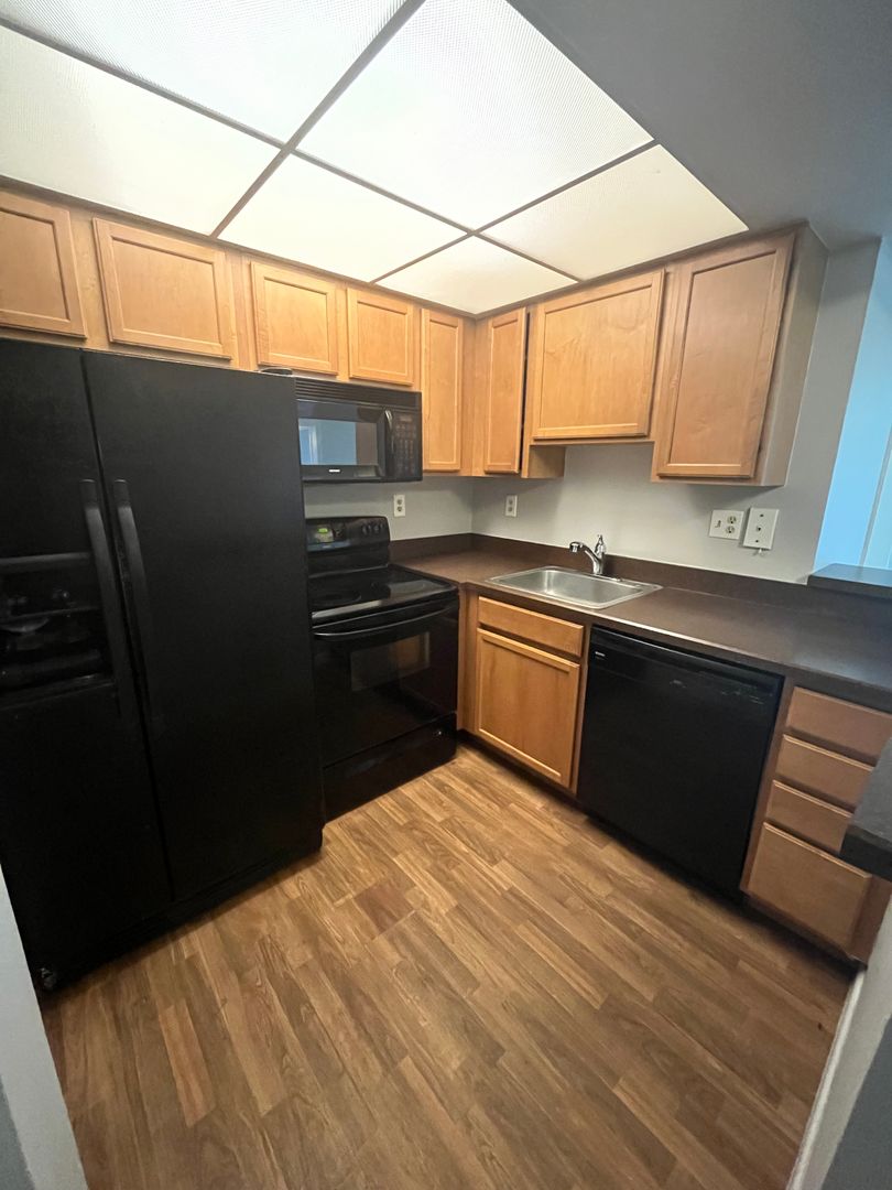 West Palm Beach Condo: 760 Executive Center Dr., #33