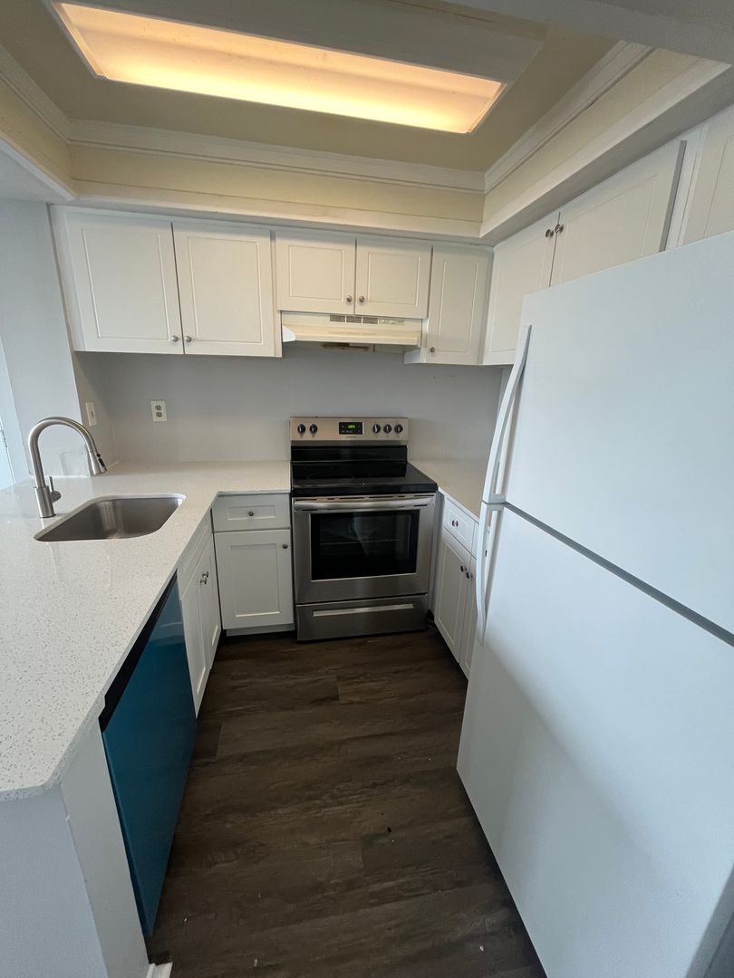 West Palm Beach Condo: 728 Executive Center Dr., #21